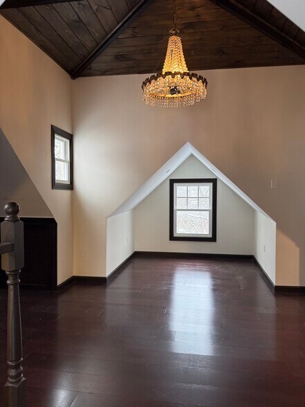 Building Photo - 215 Pearl St