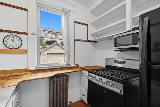 Building Photo - Historic 5-bedroom Home in Squirrel Hill