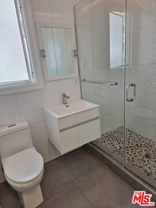 Building Photo - 130 San Vicente Blvd