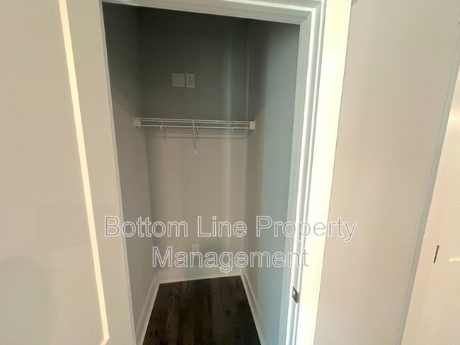 Building Photo - 3814 Starmount Ave