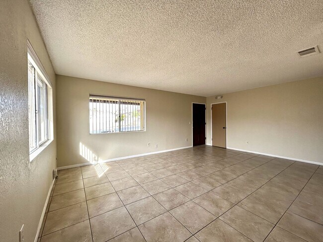 Building Photo - AVAILABLE NOW!!! !! UNFURNISHED 3 Bedroom 2 Bath Pool Home in Desert Hot Springs!