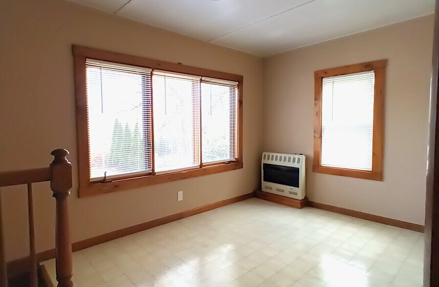 Breakfast Room - 1224 Dean St