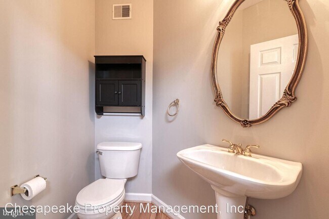 Building Photo - 3 br, 3.5 bath House - 10801 Wadsworth Road