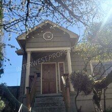 Building Photo - SPACIOUS & CHARMING 3BED+BONUS W/ HARDWOOD...