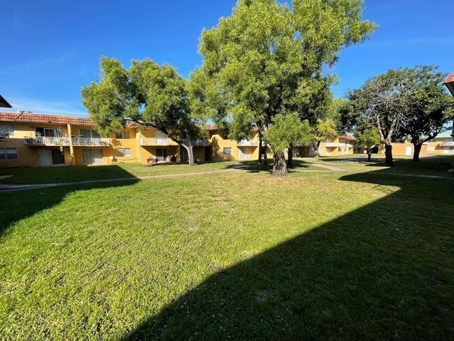 Building Photo - 104 Miami Gardens Dr