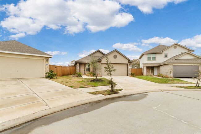 Building Photo - 5402 Logan Dale Dr