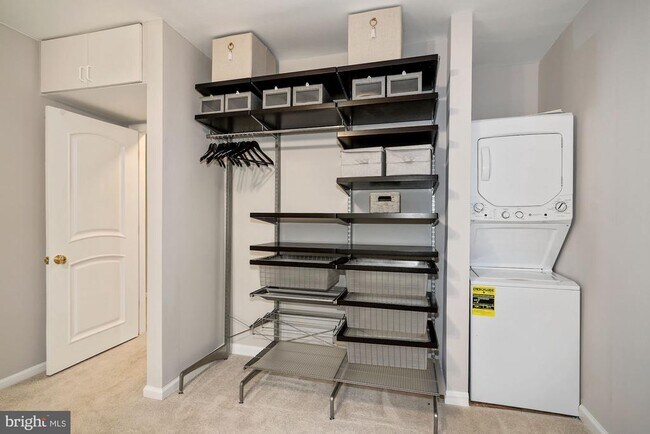 Building Photo - 5907 Kingsford Rd