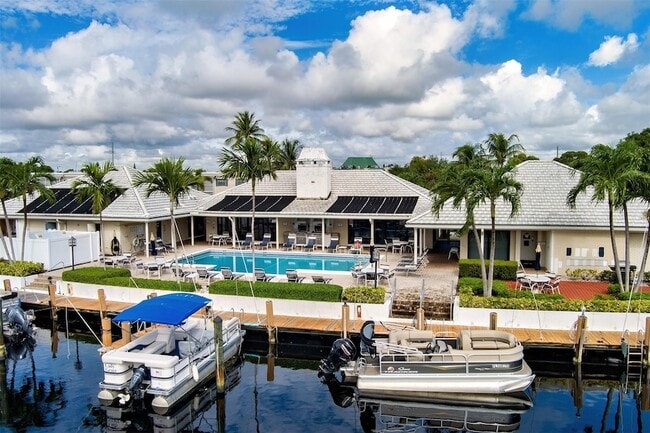 Building Photo - 140 Cypress Club Dr