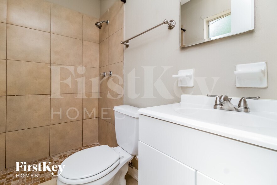 Building Photo - 3639 Shalimar Ct