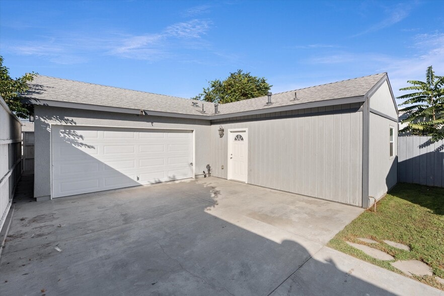 Building Photo - 2907 E Sawyer St