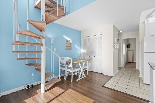Building Photo - 1851 Colony Dr