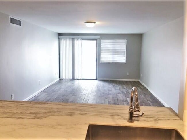 Building Photo - Remodeled 2 bedroom / 2 Full Bath