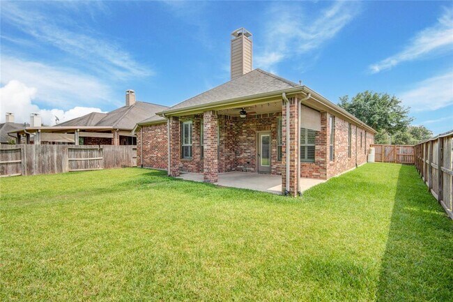 Building Photo - 28226 Chalet Park Dr