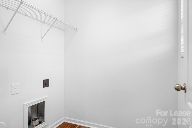 Building Photo - 2059 Blue Iris Dr