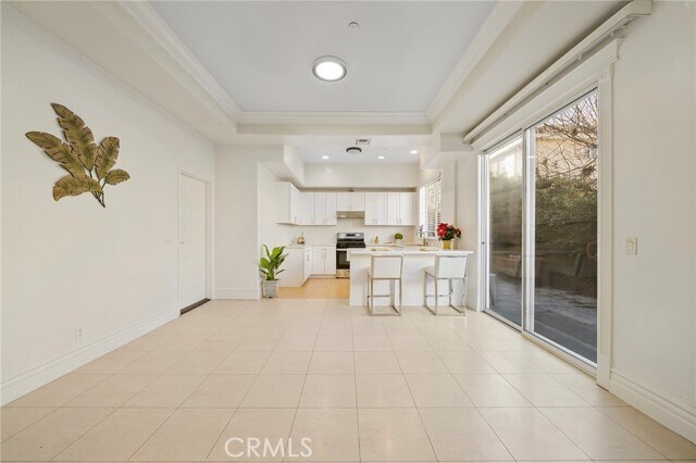 Building Photo - 527 S 5th Ave