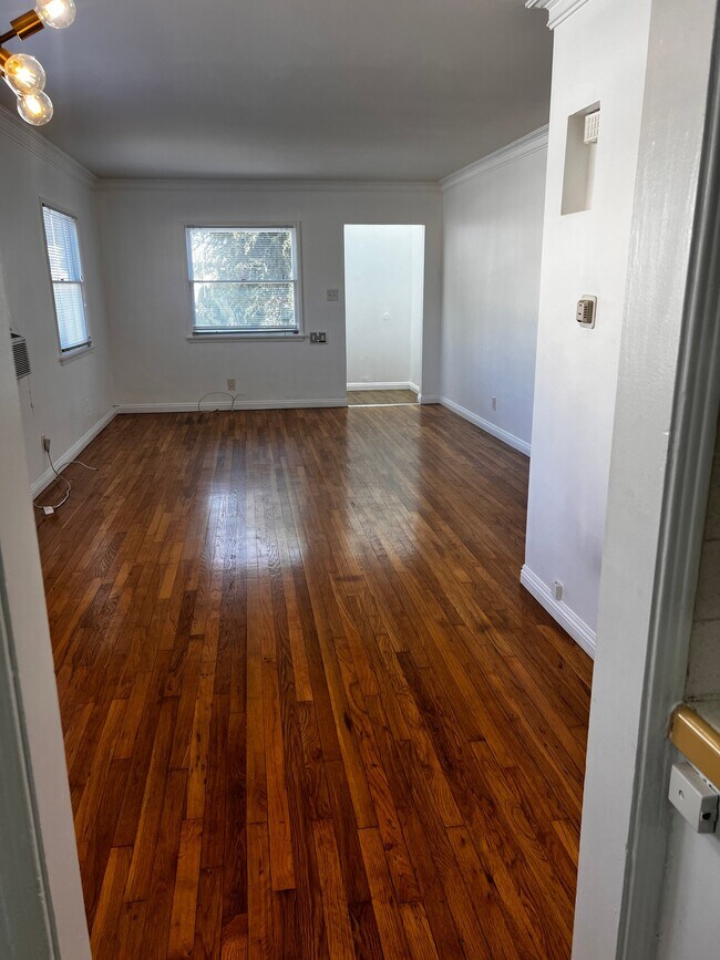 Building Photo - 3880 Roble Vista Dr