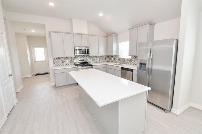 Building Photo - 7402 Sunlit Hbr Dr