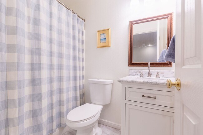 Building Photo - 3 Bed 2.5 Bath In The Heart Of Eagle