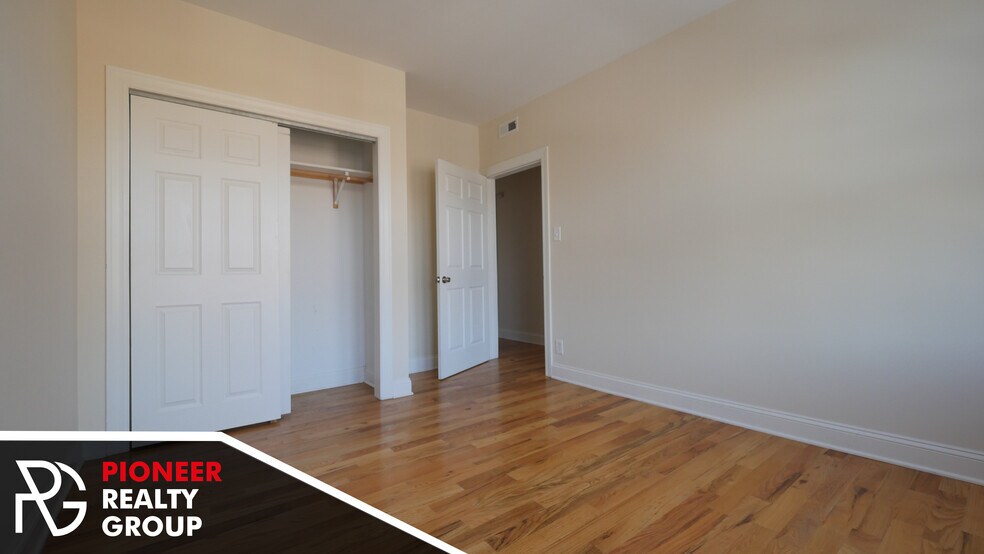 Building Photo - 1446 W Byron St