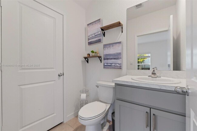 Building Photo - 377 NE 1st Ave