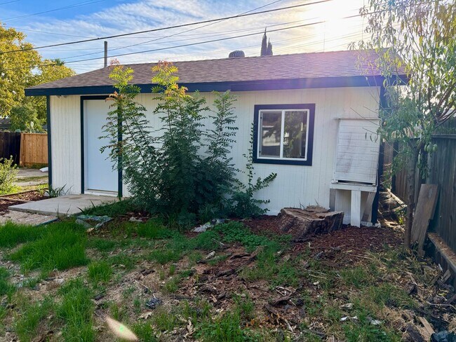 Building Photo - 220 S K St