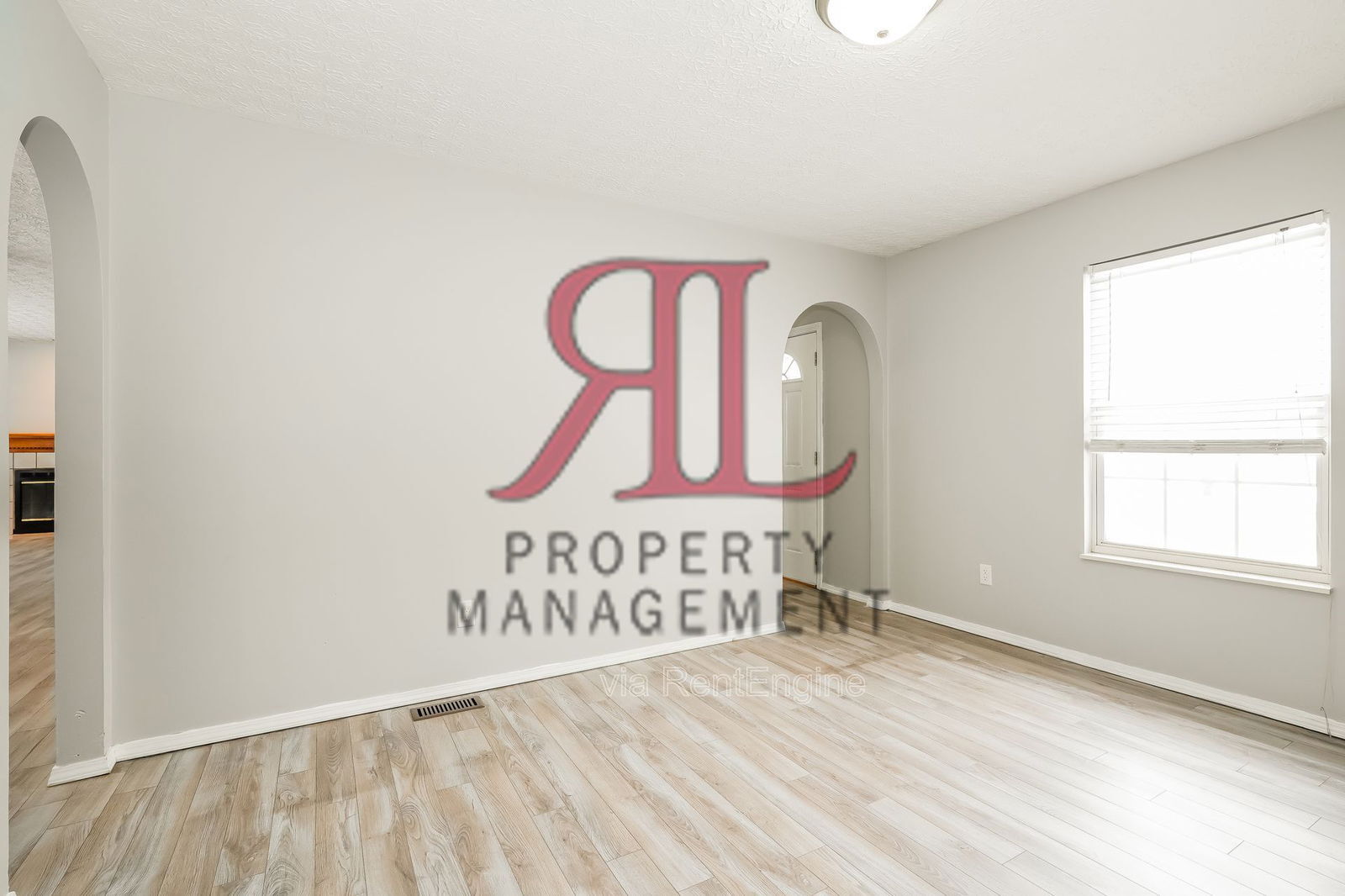 Building Photo - 26 E Woodfield Dr