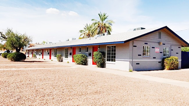 Primary Photo - 3002 E McKinley St