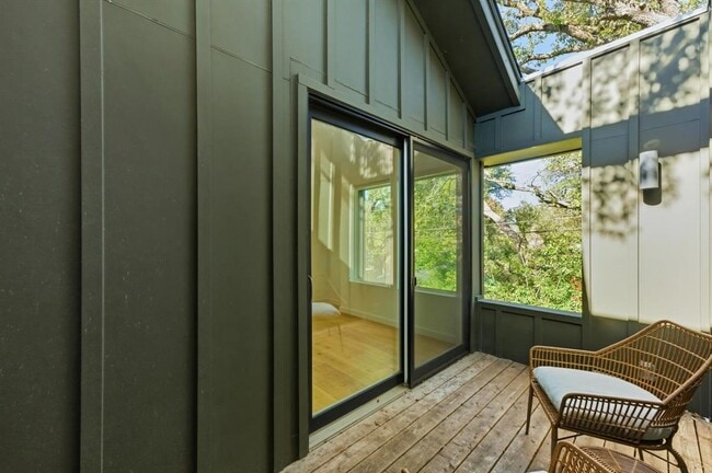 Building Photo - 5006 Gladeview Dr