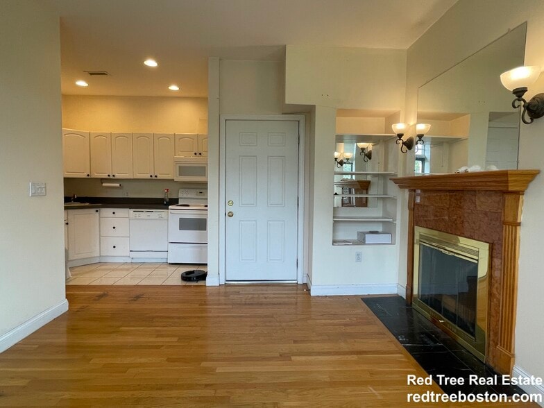 Building Photo - 1801 Beacon St