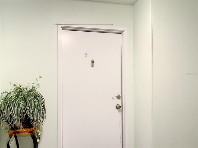 Building Photo - 7400 Sun Island Dr S