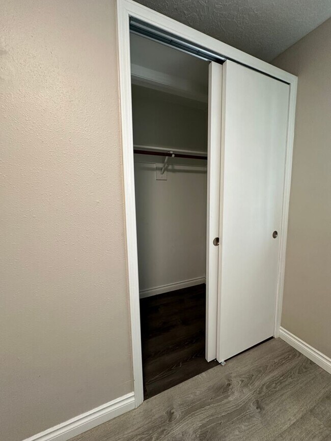 Building Photo - Rockingham Duplex- Northeast Salem