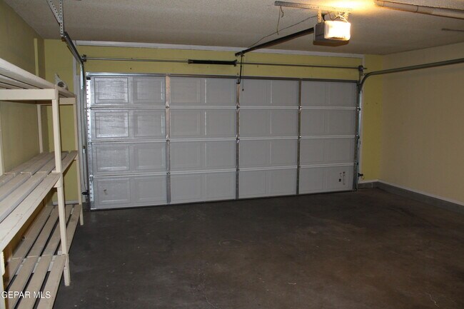 Building Photo - 1743 Lomaland Dr