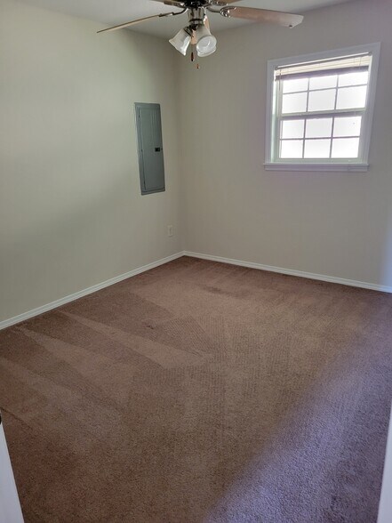 Building Photo - 458 Austin St