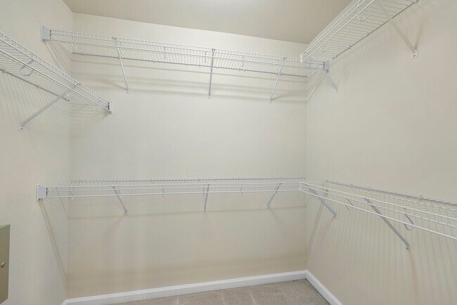 Building Photo - %16 Walnut Woods DR