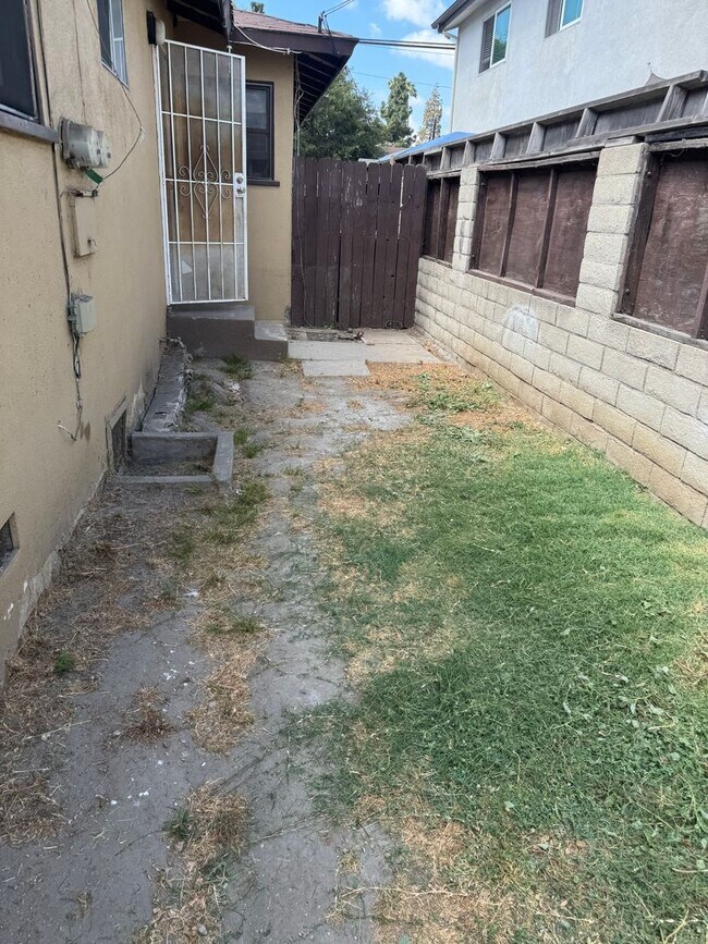 Building Photo - 6632 Indiana St