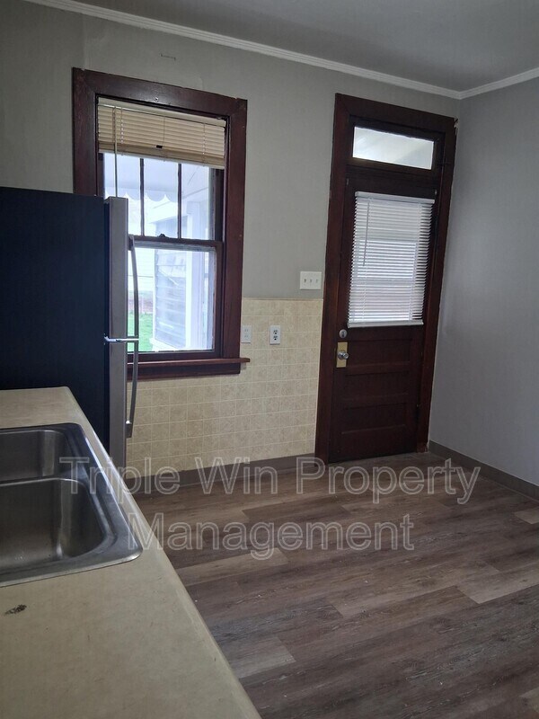 Building Photo - 4891 Hummelsheim Ave