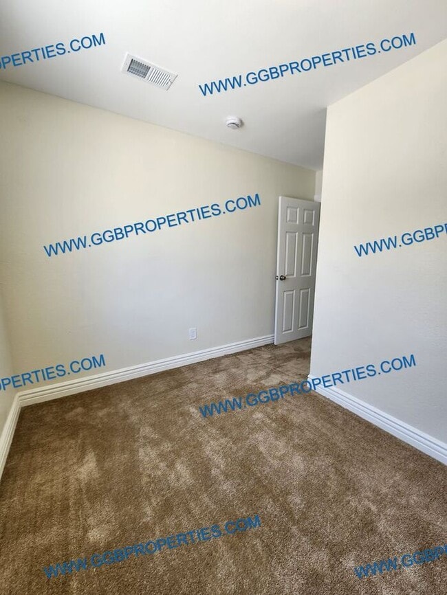 Building Photo - **Move In Special** Charming 3 Bedroom / 2...