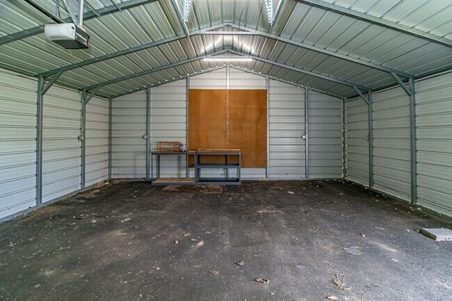 Building Photo - WELCOME HOME! 3 BR | 2 BA Home in Pikevill...