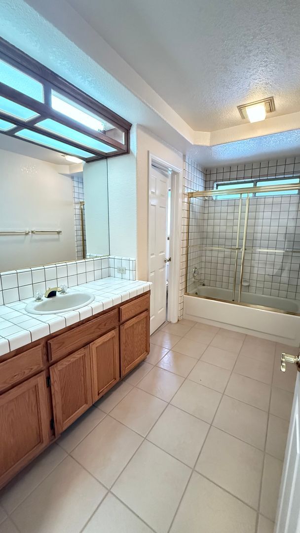 Building Photo - Single Story 3 Bedroom 2.5 Bath