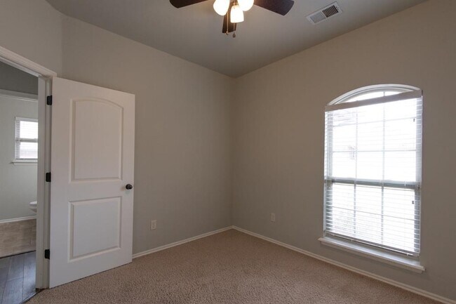 Building Photo - 14358 Redvine Rd