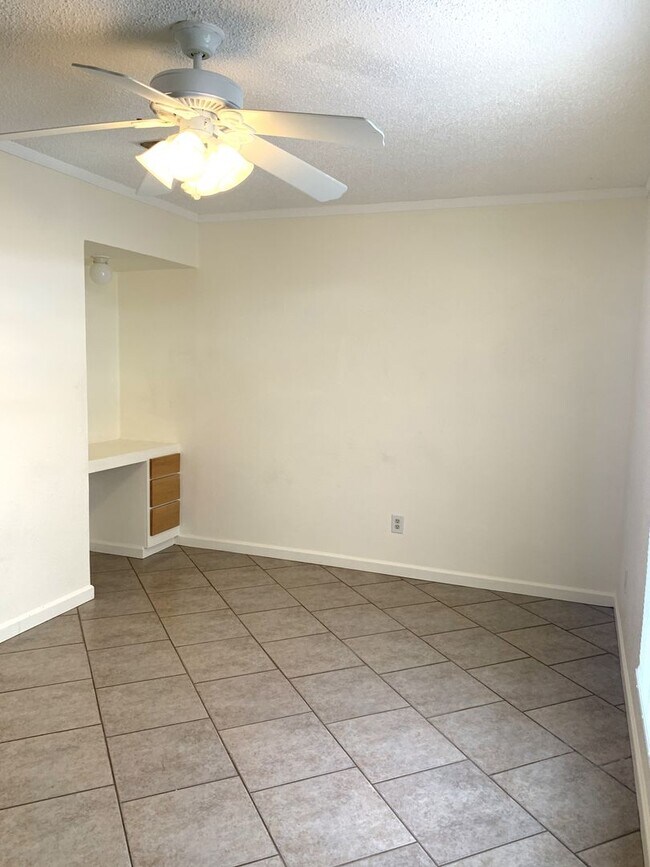 Building Photo - 2808 Persimmon Dr