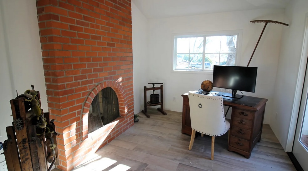 Building Photo - 1046 Sidonia St