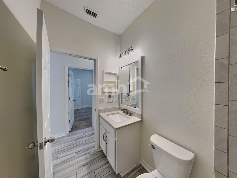 Building Photo - 6117 Voyagers Pl