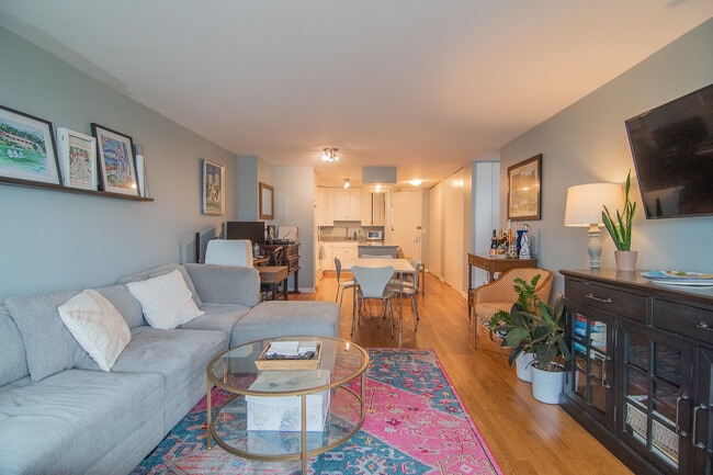 Building Photo - 2020 N Lincoln Park W