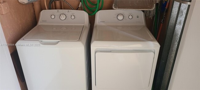 Building Photo - 220 SW 116th Ave