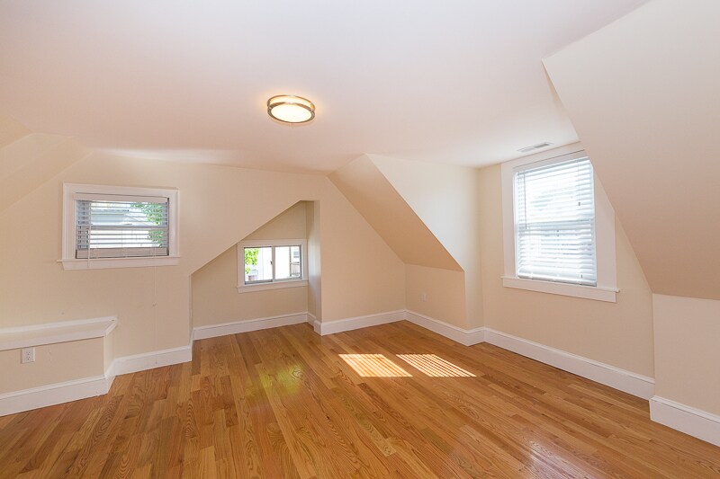 Building Photo - 9 Rock Valley Ave