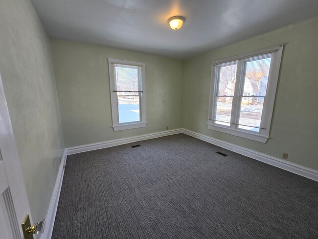 Building Photo - Gerald Johnson