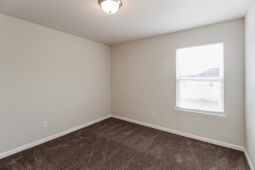 Building Photo - 730 Sara Mdw Rd