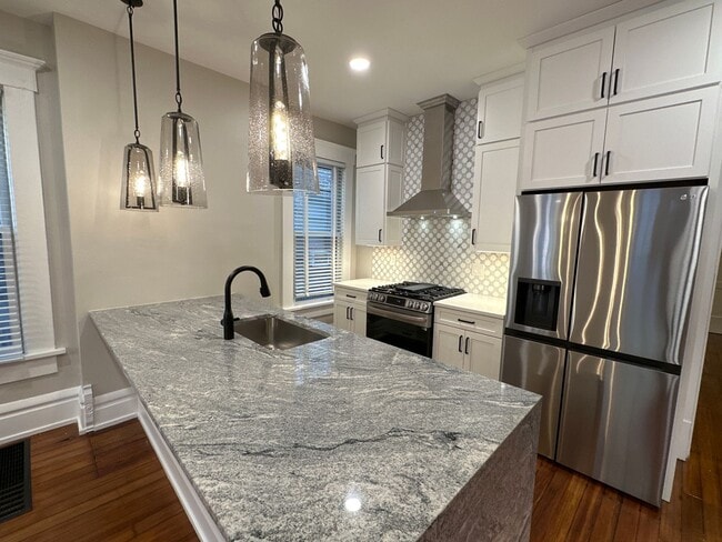 Building Photo - Dennison Ave 866-868 CR