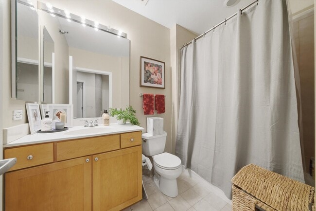 Building Photo - 720 N Larrabee St